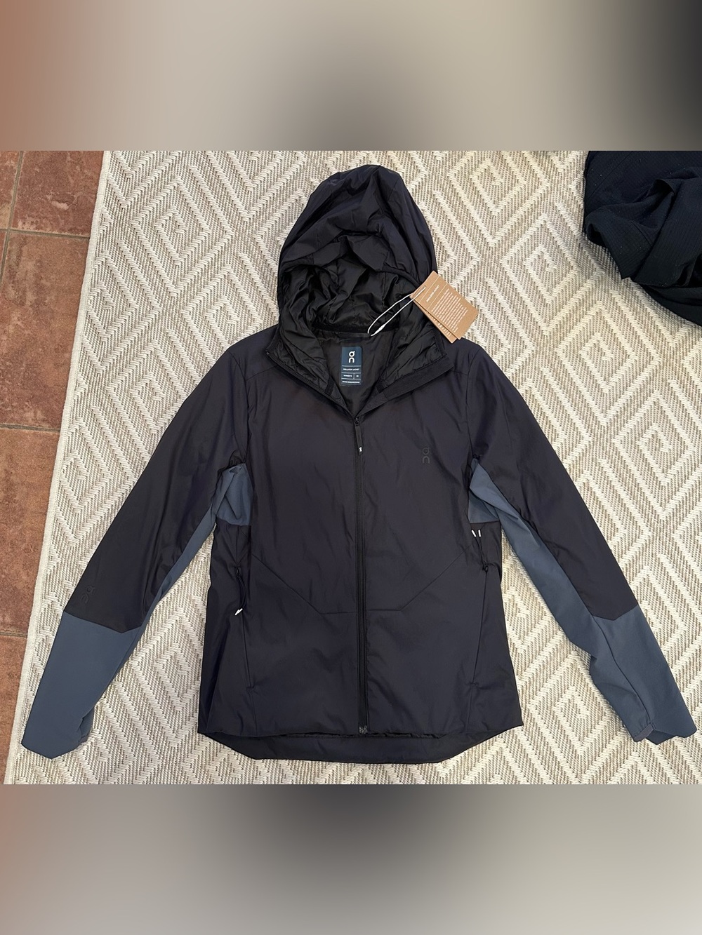 On Running- Insulator Jacket *NWT